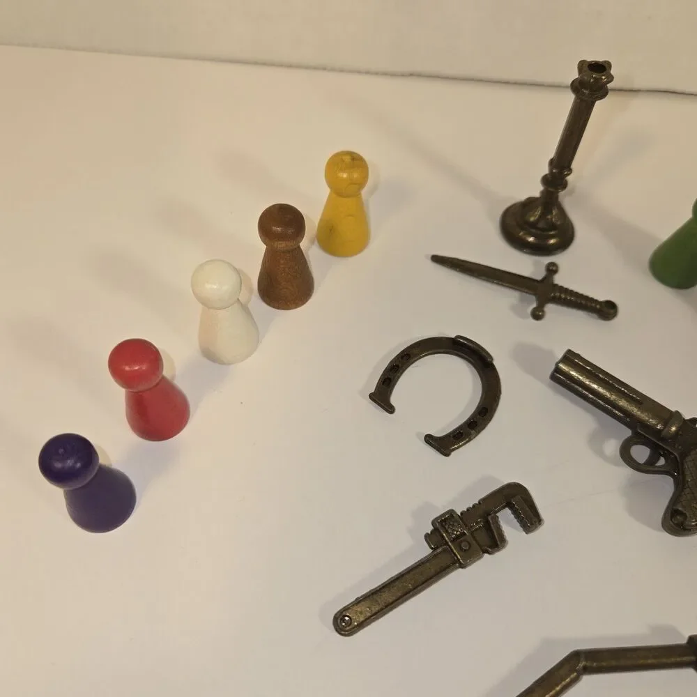 Clue Master Detective 1988 Replacement Parts -Lot of 17- Characters Weapons
